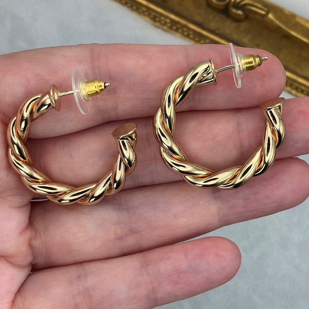 Gold Tone Twisted Hoop Earrings High Polish Old Money Luxury Minimalist Chic